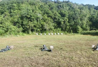Latihan menembak prajurit Korem 142/Tatag