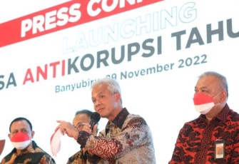 Ganjar Pranowo saat memberikan keterangan pers launching Desa Banyubiru jadi Desa Antikorupsi 