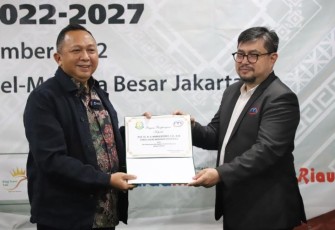 Kapuspenkum Ketut Sumedena saat menerima penghargaan untuk Jaksa Agung RI di Sparks Life Hotel Jakarta, Jum'at (9/12) 