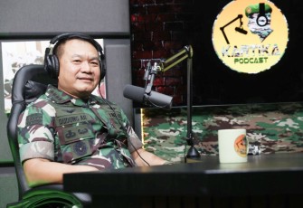 Kasad Jenderal TNI Dudung Abdurachman saat menjadi tamu perdana Kartika Podcast di Madispenad Jakarta, Kamis (15/12) 