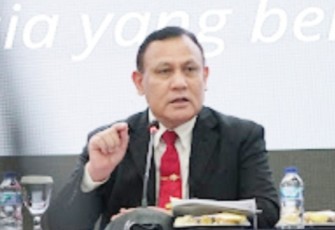 Ketua KPK RI Firli Bahuri saat memberikan keterangan akhir tahun kinerja KPK di Jakarta, Selasa (27/12)
