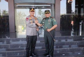 Danrem 064 Maulana Yusuf saat bersama Kapolda Banten