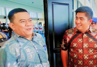 PLT Bupati Bintan Roby Kurniawan SPWK bersama pj Sekda Bintan Roni Kartika saat acara