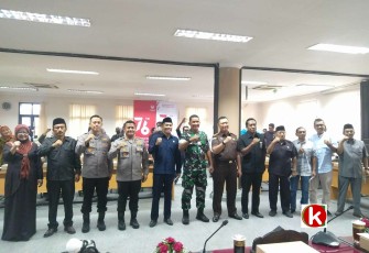 Pimpinan dan Anggota DPRD Kabupaten Blitar bersama Jajaran Forkopimda Kabupaten Blitar (foto : Faisal NR / Klikwarta.com)
