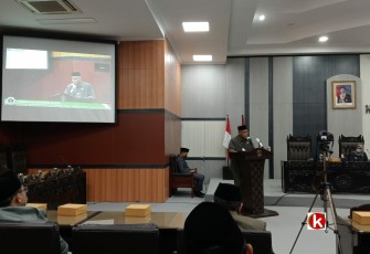 Jubir Banggar DPRD Kabupaten Blitar Sugeng Suroso Bacakan Hasil Pembahasannya terkait Raperda APBD-P Tahun Anggaran 2022 (foto : Faisal NR / Klikwarta.com)