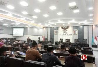 Rapat Paripurna DPRD Kabupaten Blitar Beragenda Penyampaian Penjelasan Bupati Blitar Terkait Nota Keuangan Rancangan APBD tahun anggaran 2023 (foto : Faisal NR / Klikwarta.com)