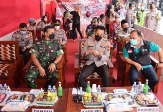 Kapolres Tulungagung AKBP Handono Subiakto, S.H., S.I.K., M.H., Dandim 0807 Tulungagung LETKOL INF. Yoki Malinton K.SH.M.Tr (Han) M.l.Pol, Kadinkes Kabupaten Tulungagung