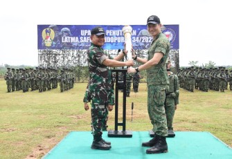 Kasad Jenderal TNI Dr. Dudung Abdurachman bersama Chief Of Singapura Army Mayor Jenderal David Neo Chin Wee
