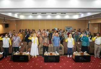 Sekretaris Daerah Provinsi Kepulauan Riau Adi Prihantara saat membuka secara resmi Lomba Inovasi Teknologi Tepat Guna (TTG) tingkat Provinsi Kepulauan Riau tahun 2022 di Hotel Aston, Tanjungpinang, Selasa (23/8/22).