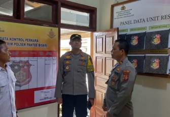 Wakapolres Aech Timur Kompol Ferdi Dakio, S.I.K. saat melaksanakan penilaian ke polsek jajaran.