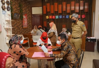 Pj Walikota Tebing Tinggi saat Sidak Pelayanan Disdukcapil dan Mal Pelayanan Publik