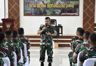 Pangdam I/Bukit Barisan, Mayjen TNI Achmad Daniel Chardin, SE, MSi saat memberi arahan Prajurit Brigif 7/RR