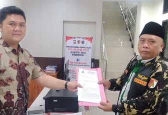 Pimpinan Wilayah GP Ansor Provinsi Bengkulu saat mendatangi Mapolda Bengkulu melaporkan aktivis yang juga penggiat media sosial, Faisal Assegaf, Jumat (11/11/2022).