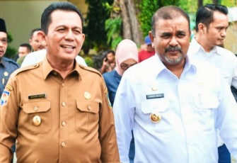 Gubernur Ansar Ahmad saat menuju lokasi penyerahan Bansos dan Bantuan Pertanian Kepada Masyarakat Karimun 