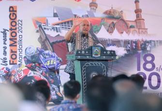 Menteri Koperasi dan UKM Teten Masduki saat membuka acara NTB Inovtek Expo 2022, Lombok, NTB, Jumat (18/3). 