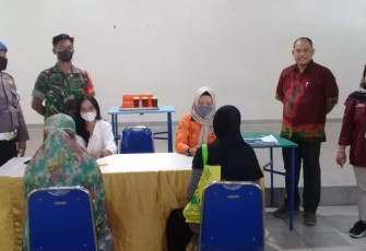 Giat Penyaluran BLT BBM Ds Karang, Delanggu Dipantau Kades dan Petugas Terkait, Kamis (15/09/22)