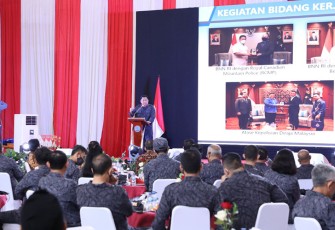 Komjen Pol. Dr. Petrus Reinhard Golose saat memberikan sambutan 