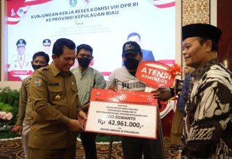 Pemberian bantuan sosial dari mitra Komisi VIII DPR RI