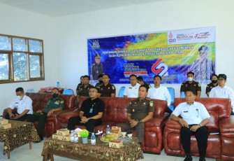 Peresmian rumah Perdamaian dihadiri Bupati Samosir yang di wakili Asisten Pemerintahan dan Kesejahteraan Rakyat Tunggul Sinaga, didampingi Plt. Kadis Kominfo Ricky Rumapea, Kabag Hukum, Lamhot Nainggolan dan Forkopimda Kabupaten Samosir. 