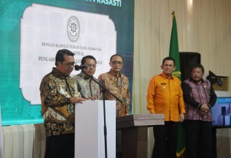 Peresmian PT dan PTA Kepri, oleh Ketua Mahkamah Agung RI, H.M. Syarifuddin di Gedung Sementara Pengadilan Tinggi Kepri, Jl. Ahmad Yani Tanjungpinang, Senin (05/12). 