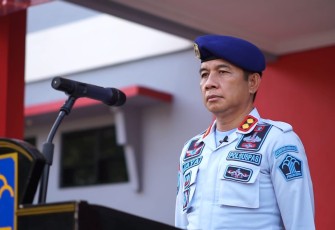 Kalapas Cilegon, Sudirman Jaya saat pimpin apel pagi, di halaman Lapas Cilegon, pada Senin (26/09). 