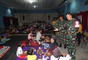Dandim Bersama Forkopimda Palangka Raya saat Tinjau Posko Pengungsian Korban Banjir 
