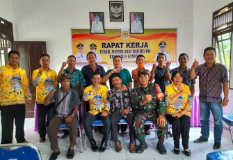 Babinsa Koramil Sepang saat Hadiri Rapat Kerja Bersama Mantir Adat Kelurahan Kampuri 