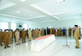 Prosesi pelantikan 61 Pejabat Administrator dan Pengawas di lingkungan Pemerintah Kota (Pemko) Tebing Tinggi, Selasa (22/03/2022) di ruang aula Balai Kota. 