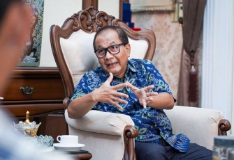 SesKemenKopUKM Arif R Hakim , saat bersilaturahmi kepada Bupati Kuningan Acep Purnama, di Pendopo Kabupaten Kuningan, beberapa hari lalu.