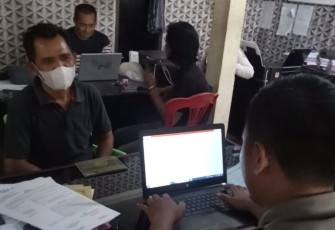 Korban saat melapor ke aparat kepolisian