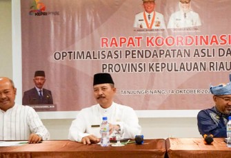 Sekdaprov Adi Prihantara saat Pimpin Rakor Optimalisasi PAD 