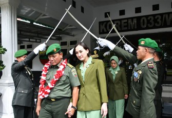 Danrem 033/Wira Pratama saat Pimpin Wisuda Purnawira Prajurit 