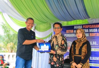 Asisten l Pemkab Labuhanbatu saat hadiri Perpisahan Ketua Pengadilan Agama Rantau Prapat 