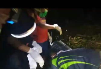RAPI Aceh Timur saat Bantu Evakuasi Mayat Mengapung di Krueng Peureulak