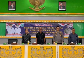 Dinas PMD Labuhanbatu saat Gelar Bimtek Panitia Pemilihan Kades 