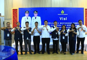Bupati Samosir Beri Data Kependudukan Rabu (29/06/2022).