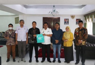 Pj Wali Kota saat menerima kunjungan audensi Ketua Pengadilan Agama Tebing Tinggi, Dr. Hj Devi Oktari bersama Bank Syariah Indonesia (BSI) Tebing Tinggi, Kakan Kemenag Kota Tebing Tinggi Muhammad David Saragih dan para OPD yang terkait, Rabu (19/10/2022) di Rumah Dinas Wali Kota.