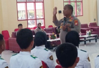 Kapolres Bengkulu Tengah (Benteng) Polda Bengkulu AKBP Rido Purba. S.IK.MH saat mengisi Wasbang.