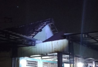 Salah satu rumah yang terdampak puting beliung di Sidoarjo