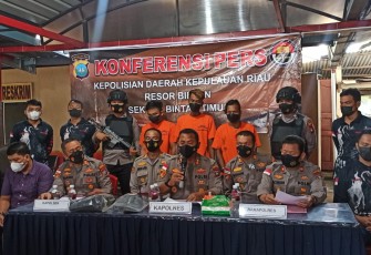 Konferensi pers yang digelar di Mapolsek Bintan Timur Sabtu (26/03/2022).
