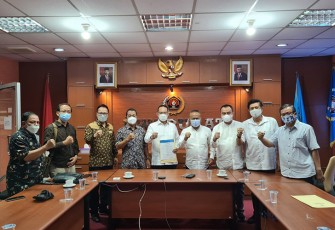 Foto bersama Ketua Umum Atal S Depari saat dijamu makan siang bersama Penjabat Sekretaris Daerah Sumatera Utara Afifi Lubis, Kadis Kominfo Sumut Dr Kaiman Turnip dan Ketua PWI Sumut Farianda Putra Sinik di salah satu restoran di Jakarta Senin (14/3/22)