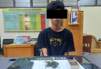Pelaku dan barang bukti saat diamankan