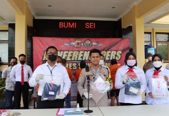 Konferensi Pers Polres Sukabumi, Senin (26/09/22).