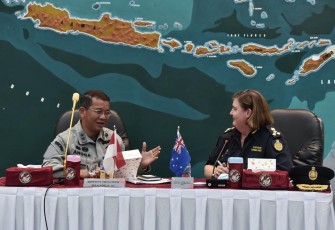Wakil Komandan MBC (kanan) saat Kunjungi Mabes Bakamla RI