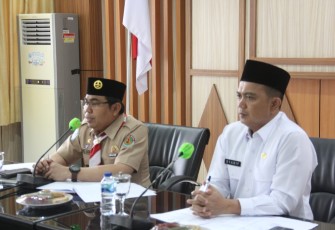 Khairil Anwar, saat pimpin Rapat Pembahasan Penyusunan Kesepakatan Bersama antara Pemerintah Provinsi Bengkulu dan Pemerintah Kabupaten Seluma tentang Sinergitas Pembangunan, Pengembangan dan Pemanfaatan Pelabuhan Perikanan Nusantara Pasar Seluma Kabupaten Seluma, di Ruang Rapat Rafflesia Kantor Gubernur Bengkulu, Rabu (15/9).