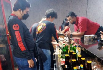 Polisi saat sita miras