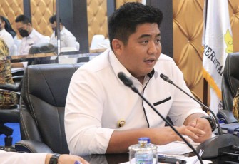 Bupati Bintan Roby Kurniawan SPWK saat Pimpin Rakor