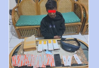 Pelaku dan barang bukti saat diamankan