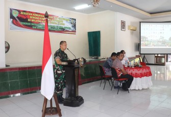 Danrem 063/SGJ Kol Inf Danny Rakca S.A.P., M.Han saat menyampaikan kegiatan komunikasi sosial 