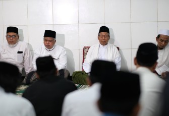Malam pitulikuran yang digelar Jam'iyah Thoriqoh Sathoriyah An Nahdliyah Indonesia di daerah Bogorami Surabaya, Senin 17 April 2023. 